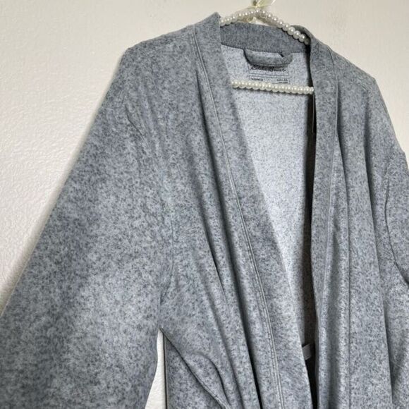 Eddie Bauer Sleepwear 2XL Robe Soft Fleece Gray Long Wrap Tie Pockets Womens - Picture 3 of 13